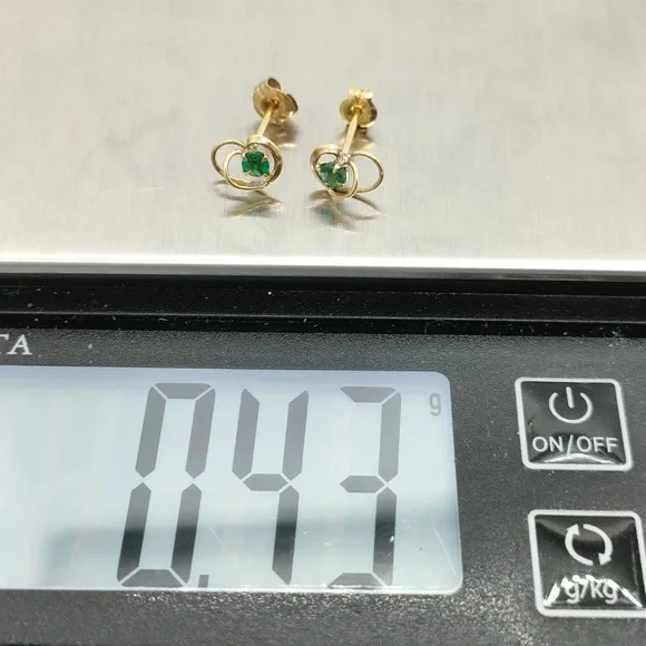 18K Yellow Gold Emerald Heart Earrings